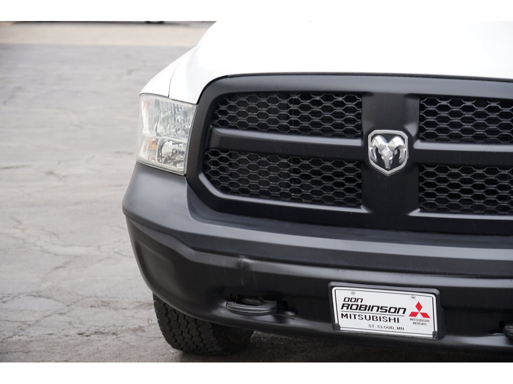 Vehicle image 9 of 28