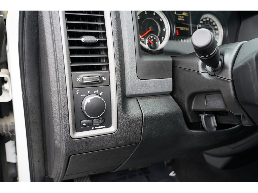Vehicle image 17 of 28