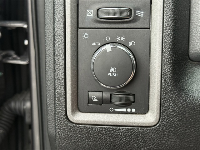 Vehicle image 22 of 24