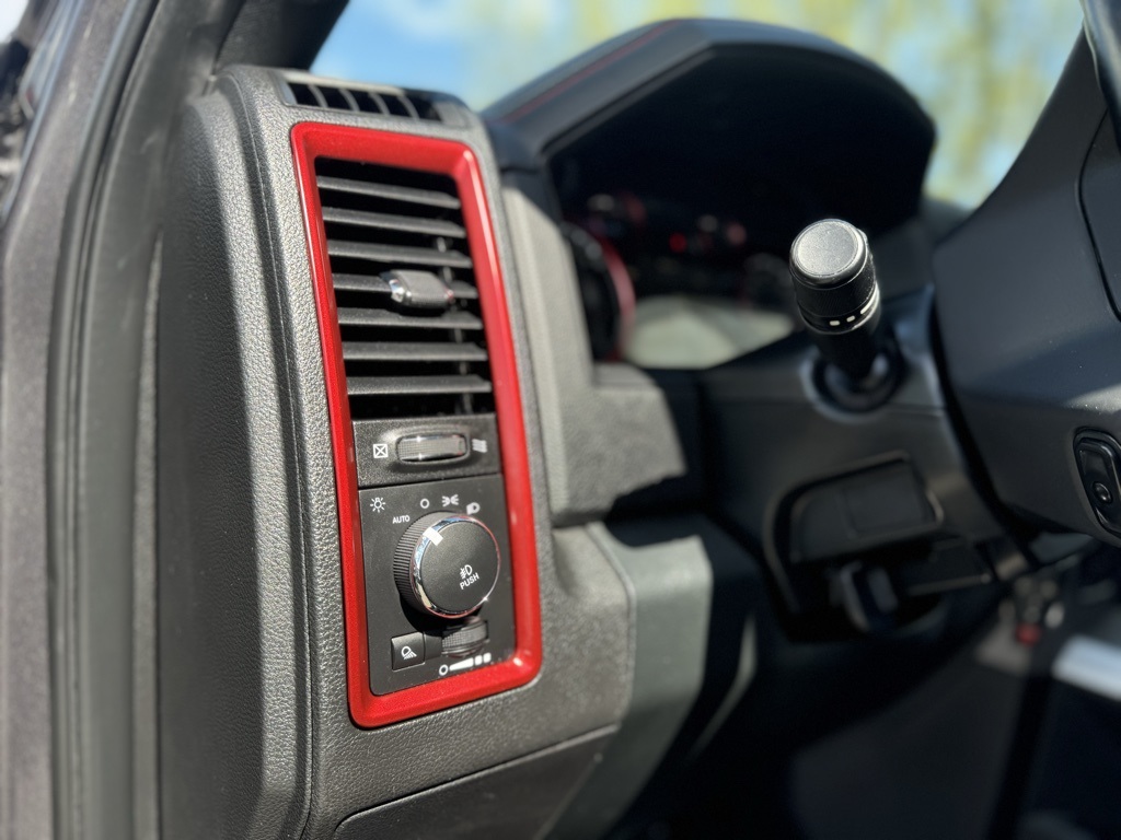 Vehicle image 11 of 38