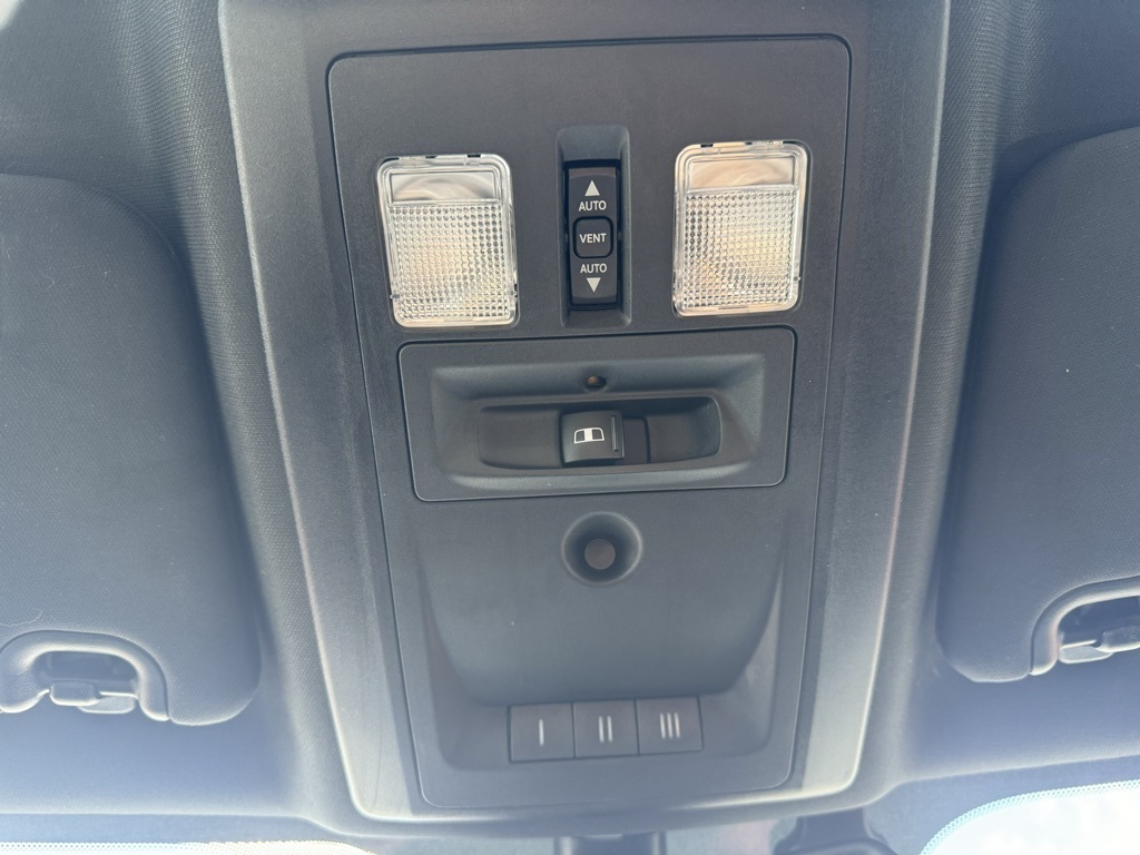 Vehicle image 34 of 38