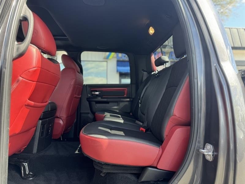 Vehicle image 17 of 31