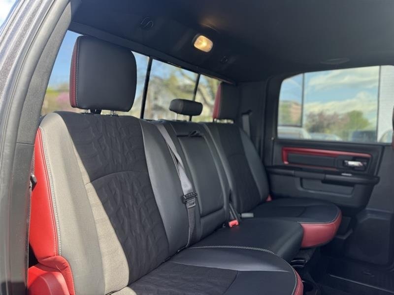 Vehicle image 10 of 31