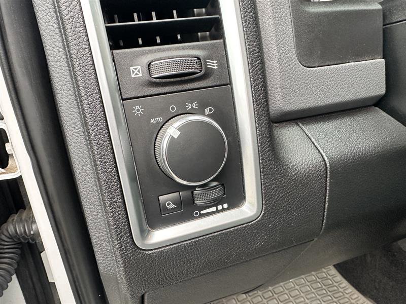 Vehicle image 11 of 17