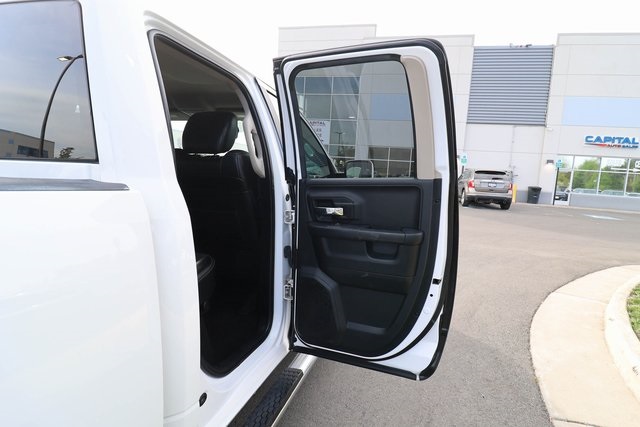 Vehicle image 47 of 75