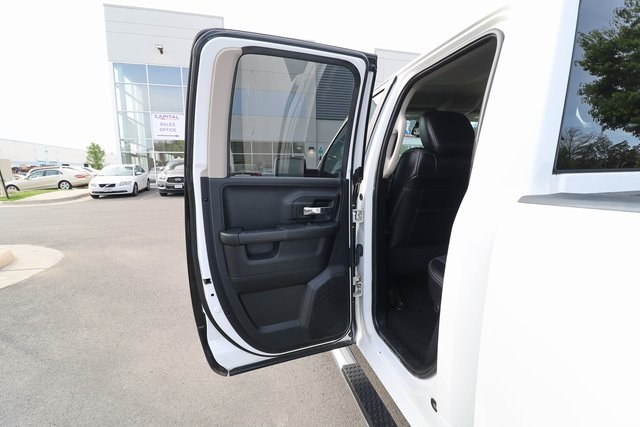 Vehicle image 36 of 75