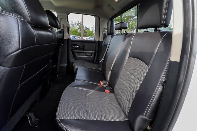 Vehicle image 34 of 75