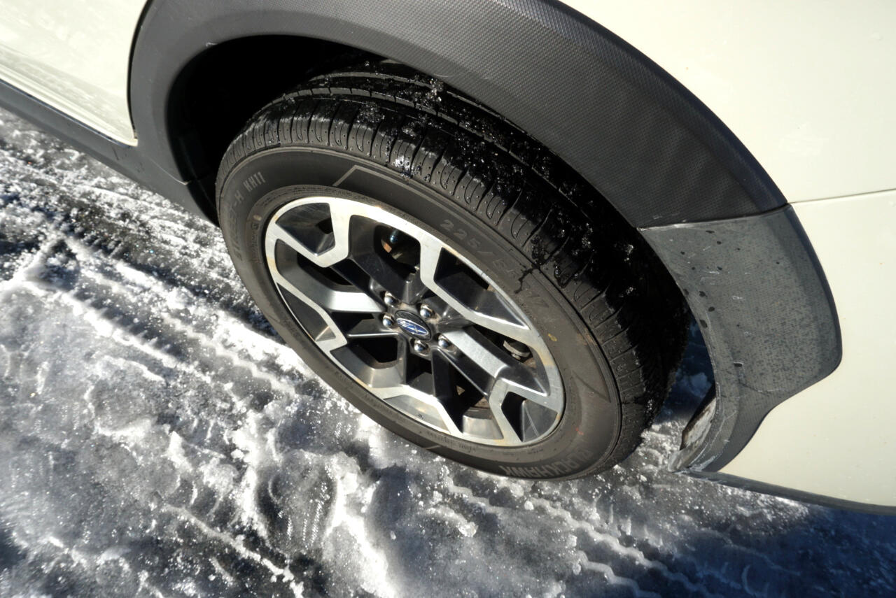 Vehicle image 8 of 17
