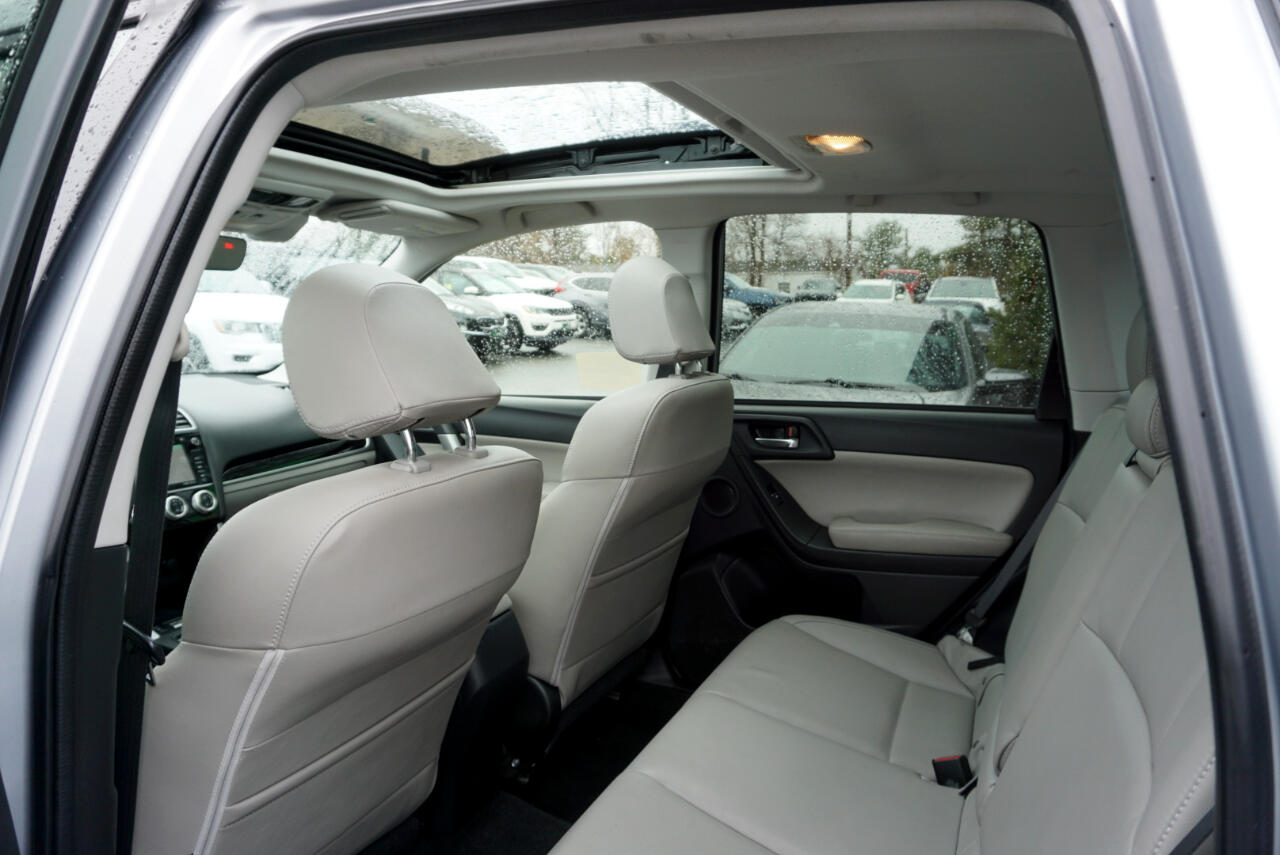 Vehicle image 10 of 20