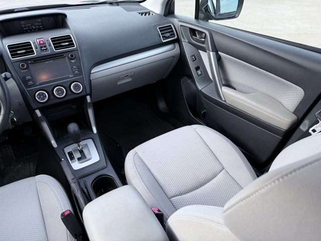 Vehicle image 40 of 92