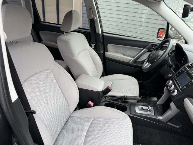Vehicle image 60 of 92
