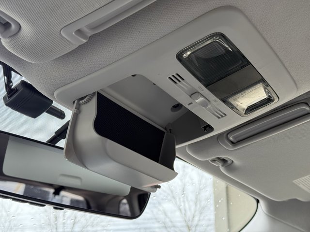 Vehicle image 81 of 92