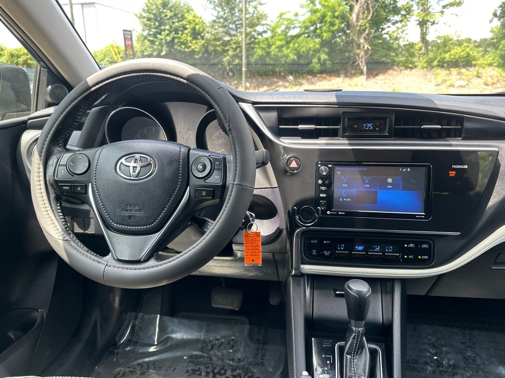 Vehicle image 30 of 49