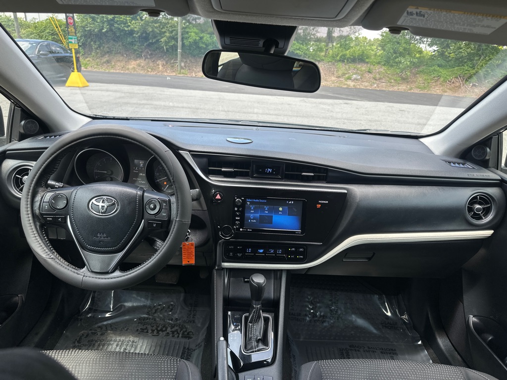 Vehicle image 22 of 49