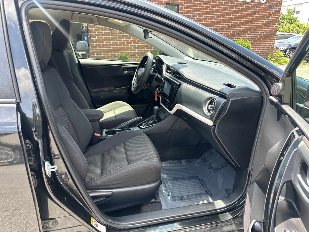 Vehicle image 19 of 49