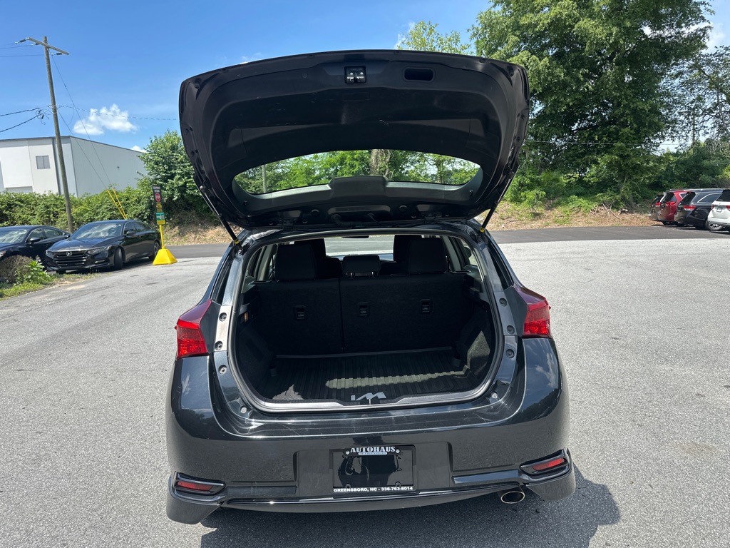 Vehicle image 33 of 49