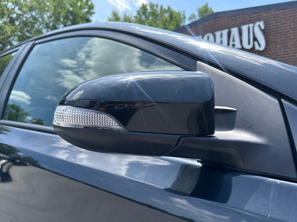 Vehicle image 37 of 49
