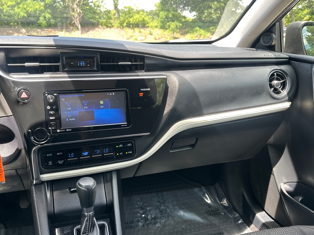 Vehicle image 31 of 49