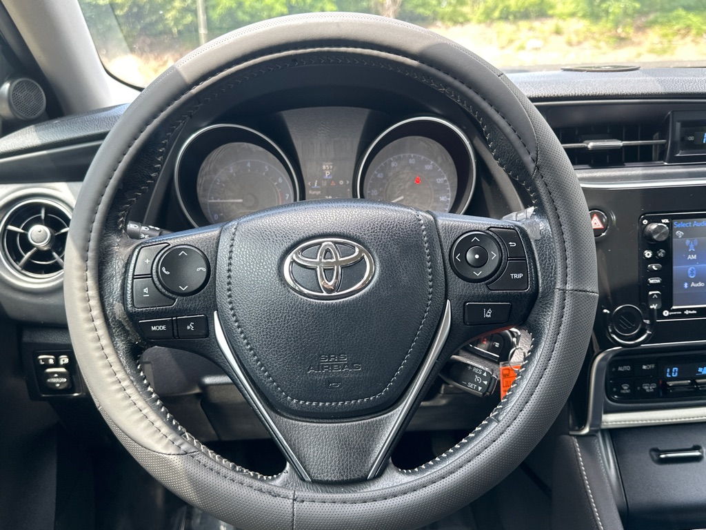Vehicle image 23 of 49