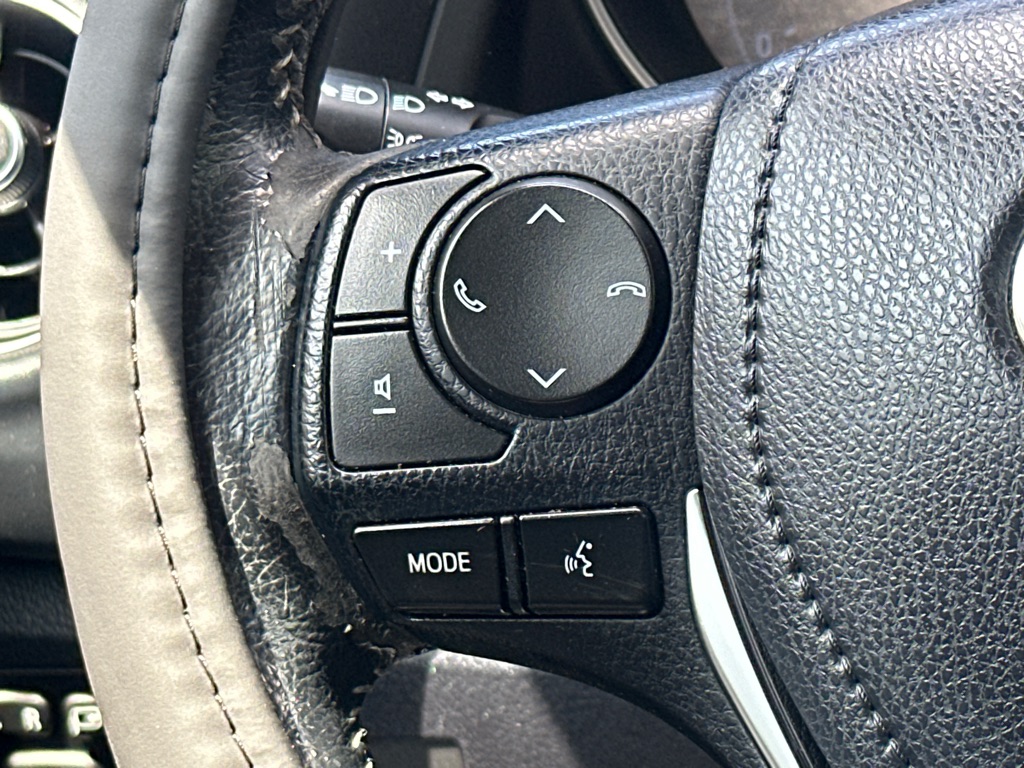 Vehicle image 25 of 49