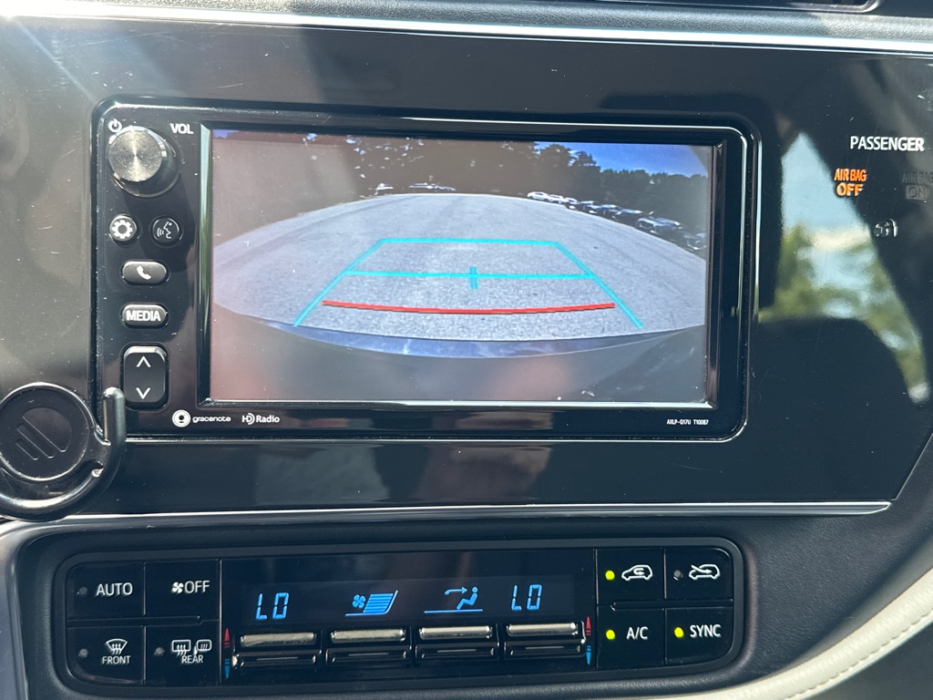 Vehicle image 27 of 49