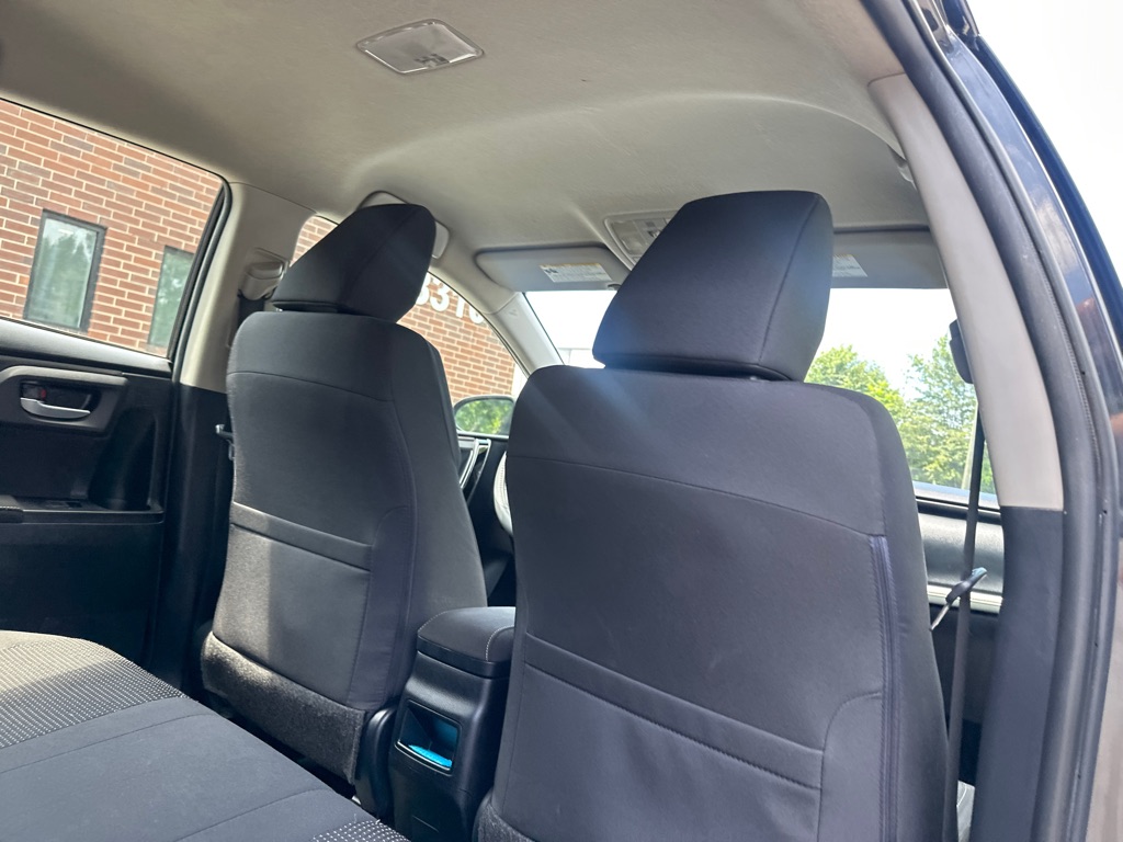 Vehicle image 18 of 49