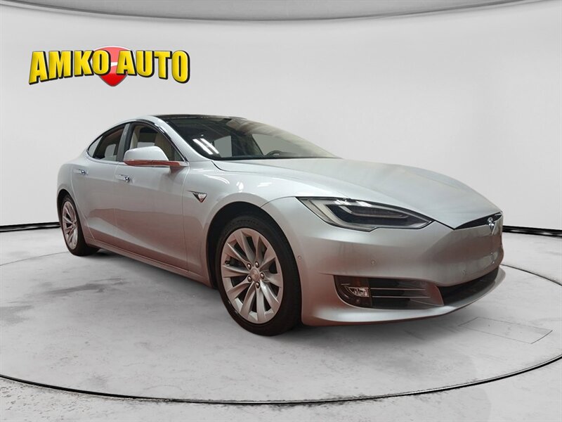 2017 Tesla Model S 75D Image 2 of 29