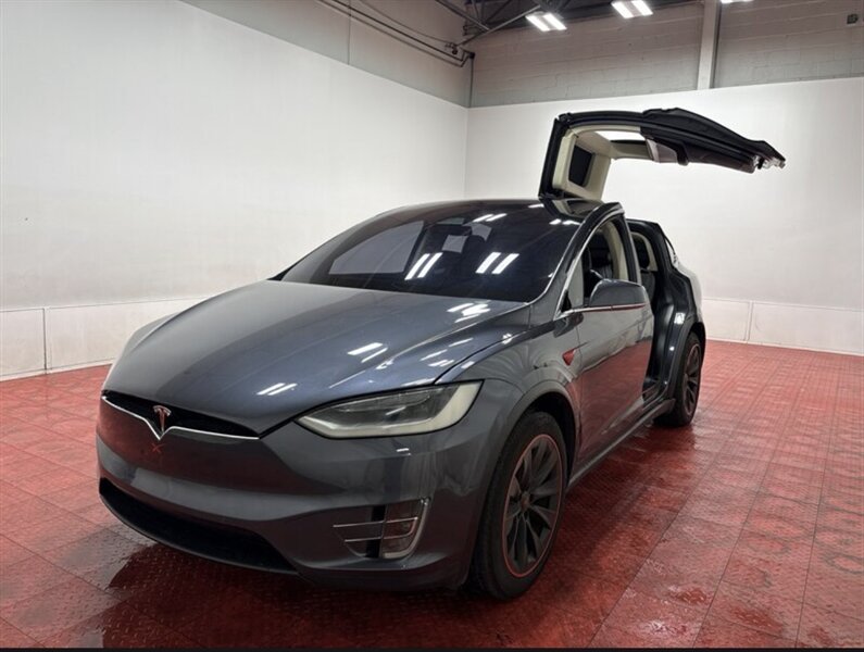 2017 Tesla Model X 90D Image 3 of 47
