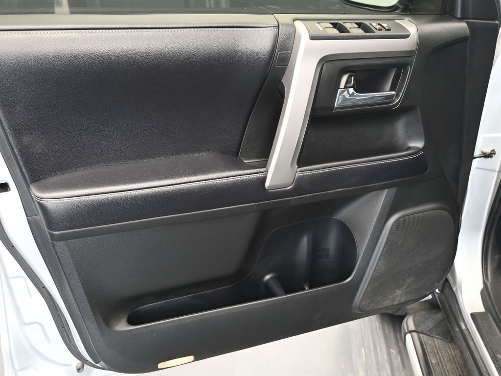 Vehicle image 61 of 75