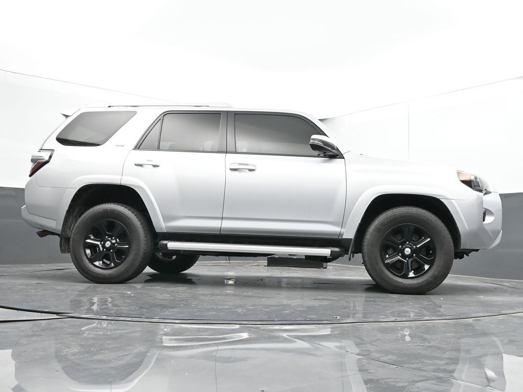 Vehicle image 21 of 75