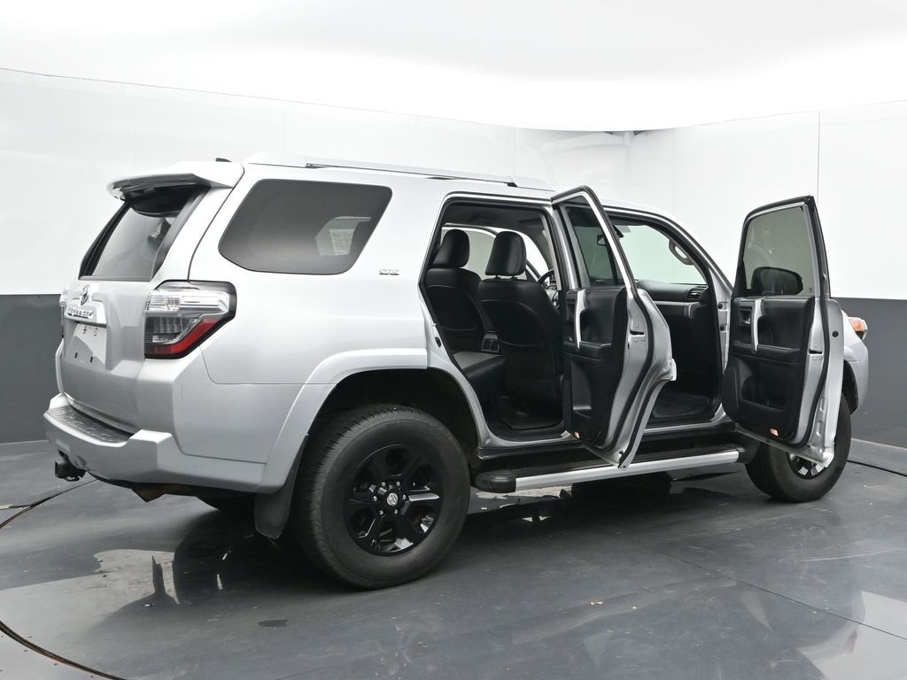 Vehicle image 32 of 75