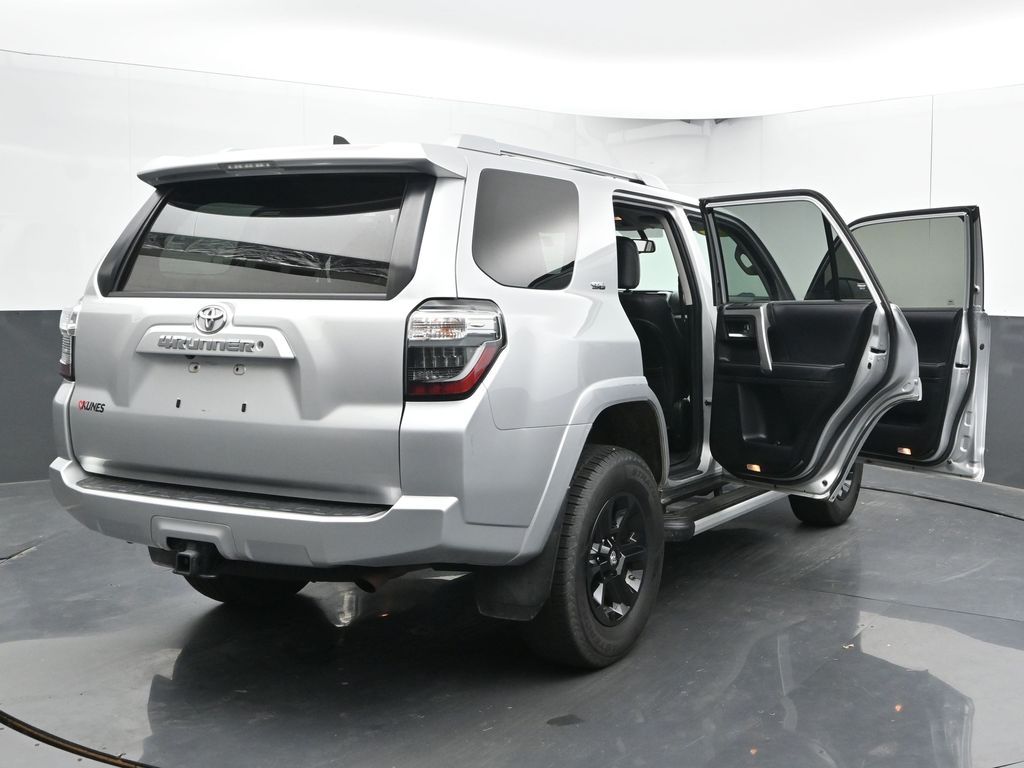 Vehicle image 35 of 75