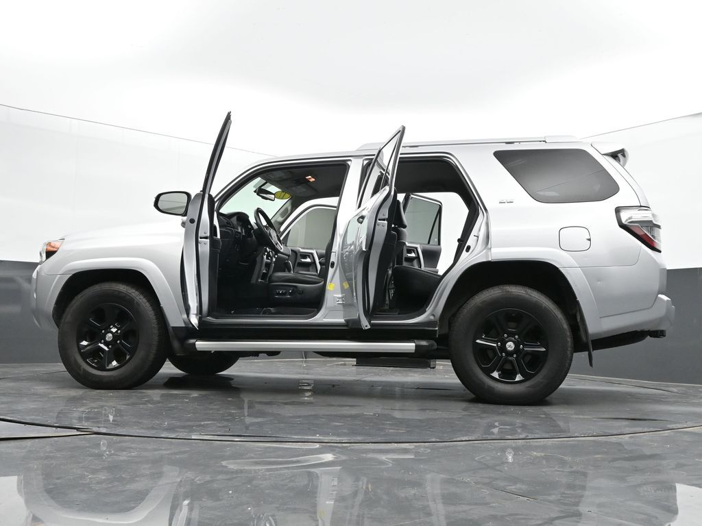 Vehicle image 46 of 75