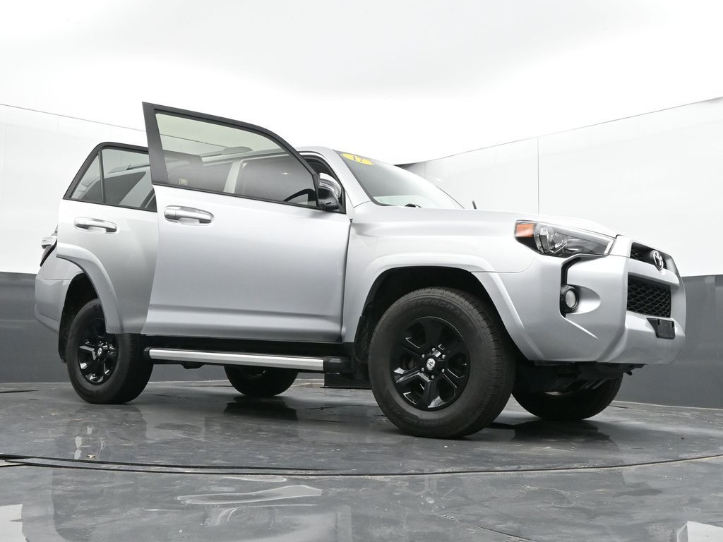 Vehicle image 11 of 75