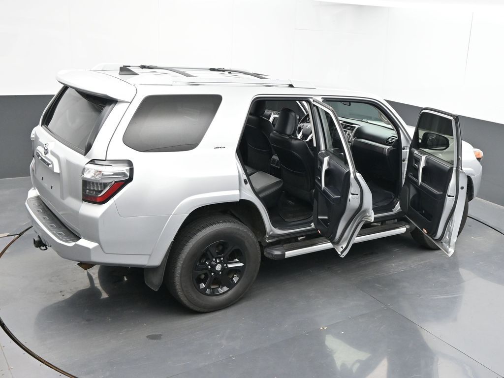 Vehicle image 31 of 75
