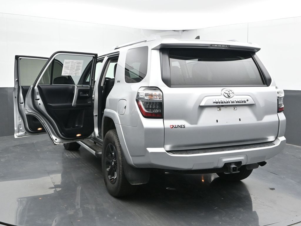 Vehicle image 36 of 75