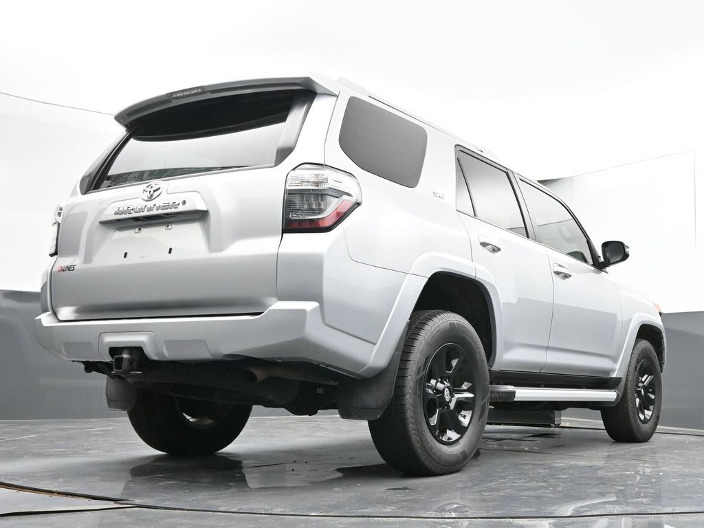 Vehicle image 28 of 75