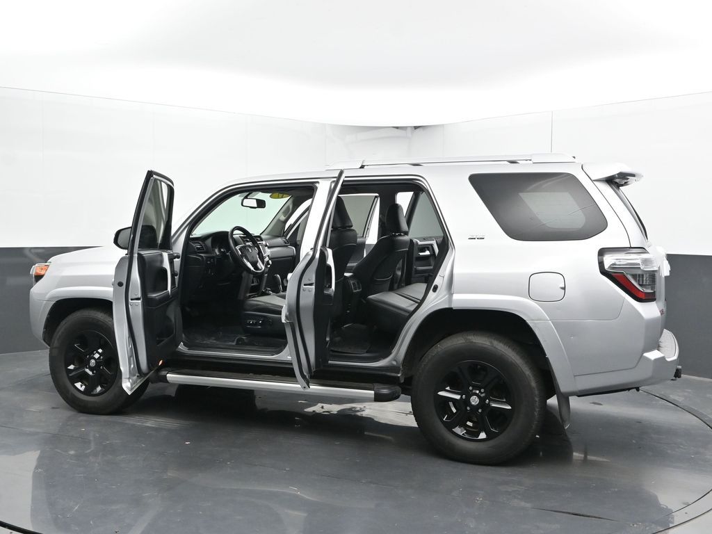 Vehicle image 38 of 75