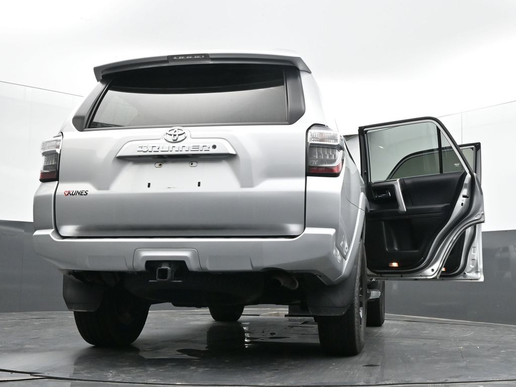 Vehicle image 34 of 75