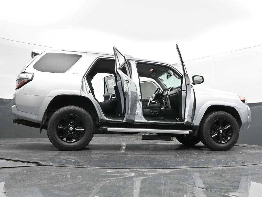 Vehicle image 23 of 75