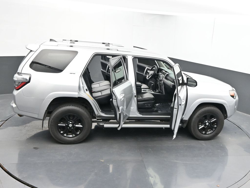 Vehicle image 52 of 75