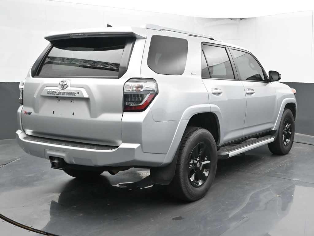 Vehicle image 24 of 75