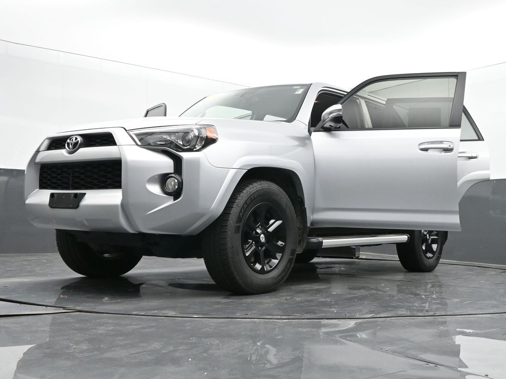 Vehicle image 47 of 75