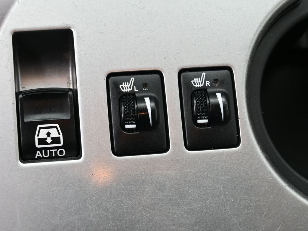 Vehicle image 71 of 75