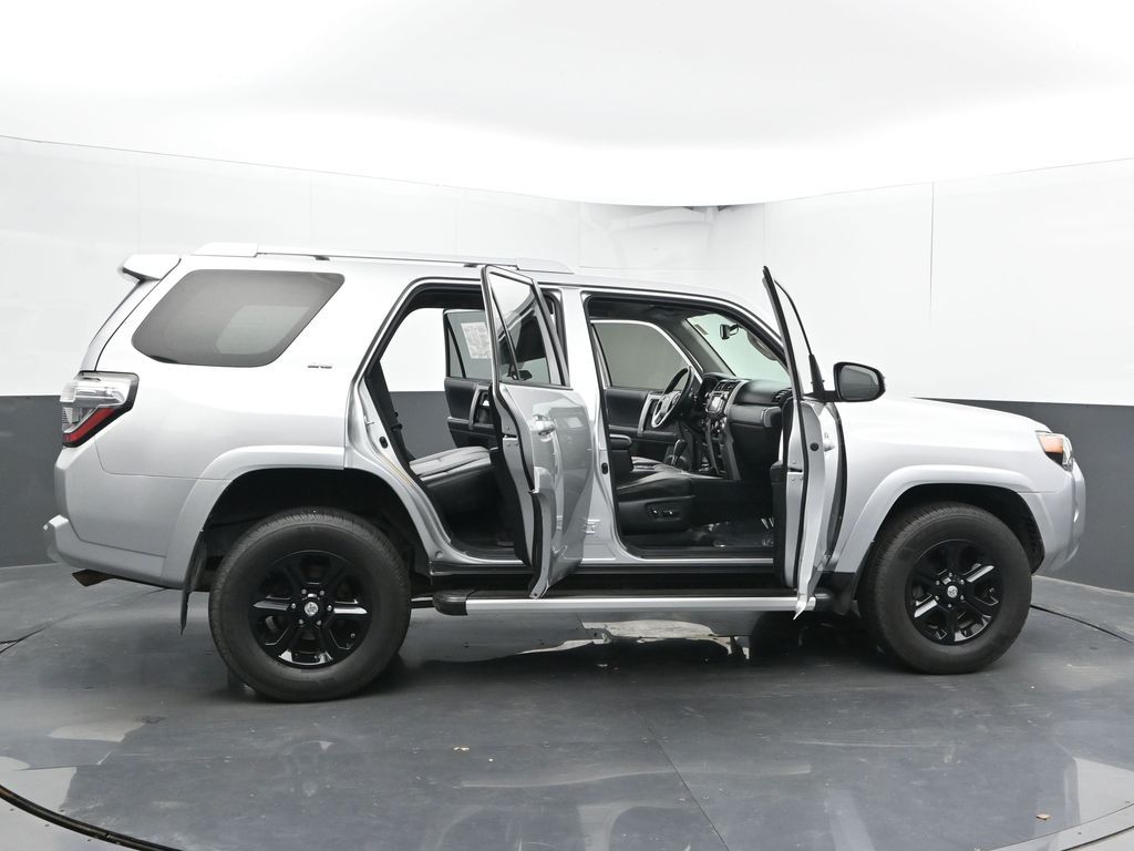 Vehicle image 22 of 75