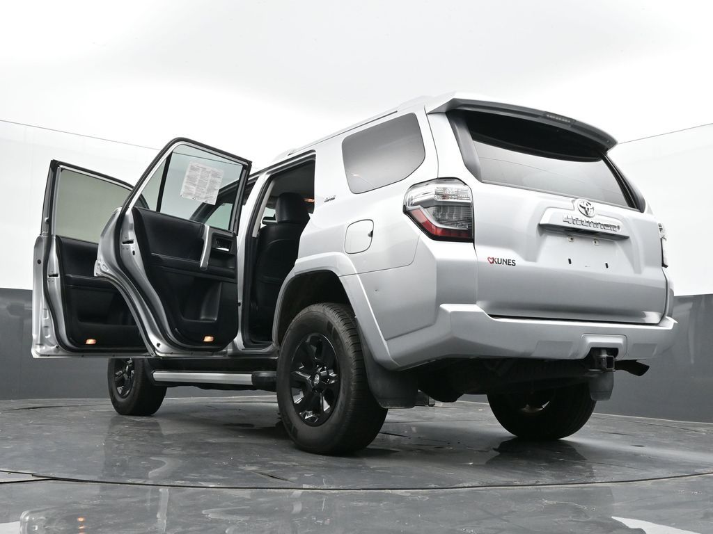 Vehicle image 43 of 75