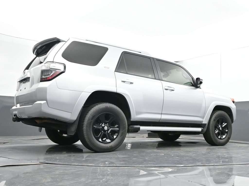 Vehicle image 27 of 75