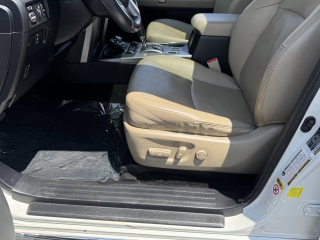 Vehicle image 33 of 35