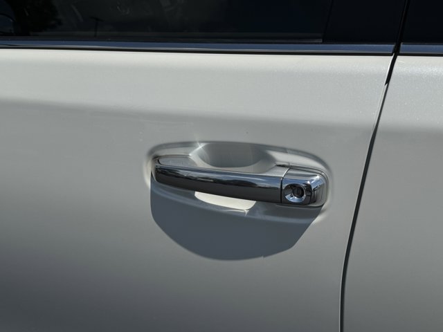 Vehicle image 27 of 35