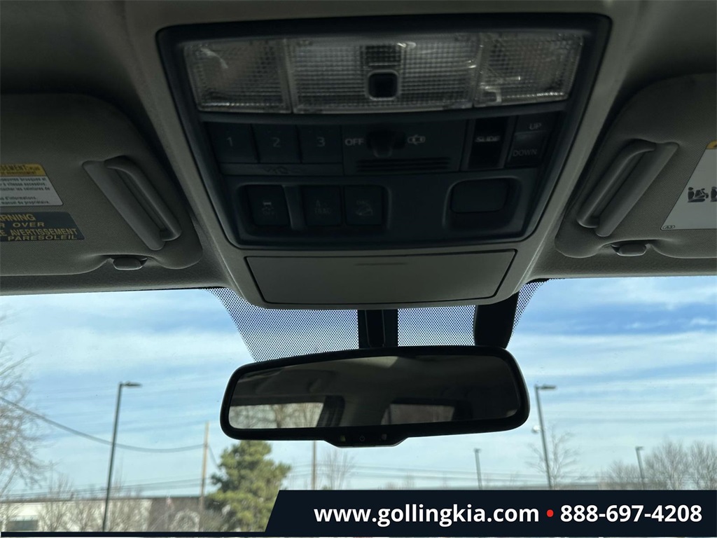 Vehicle image 31 of 32